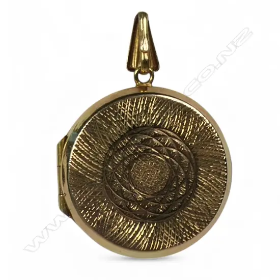 A 9ct gold locket,