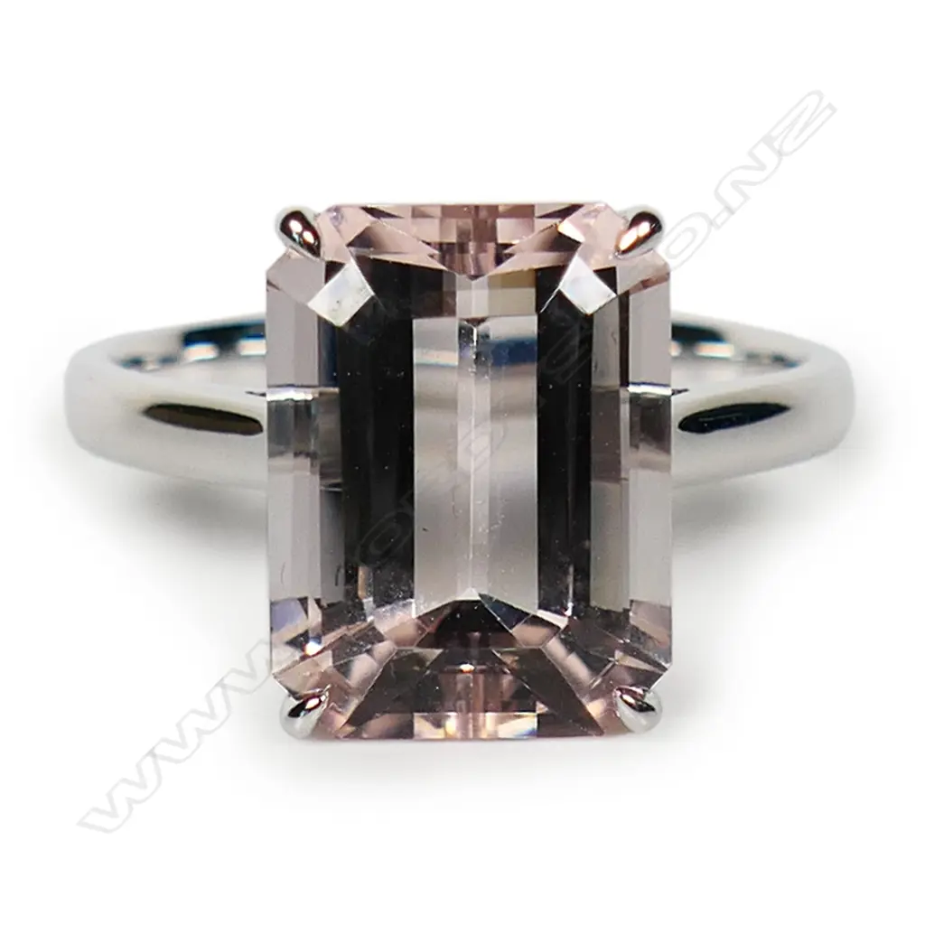 An 18ct white gold and morganite ring, Image 1++