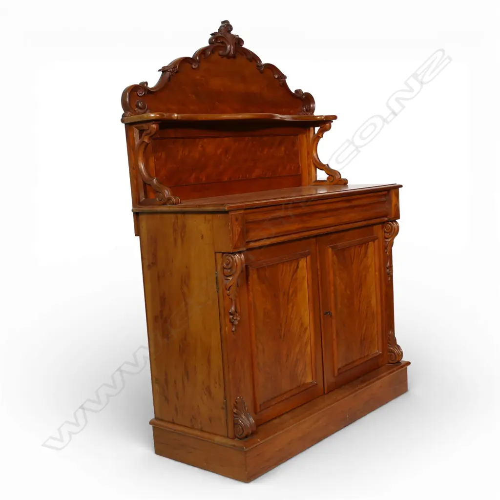 A good solid mottled colonial kauri chiffonier, Image 1++