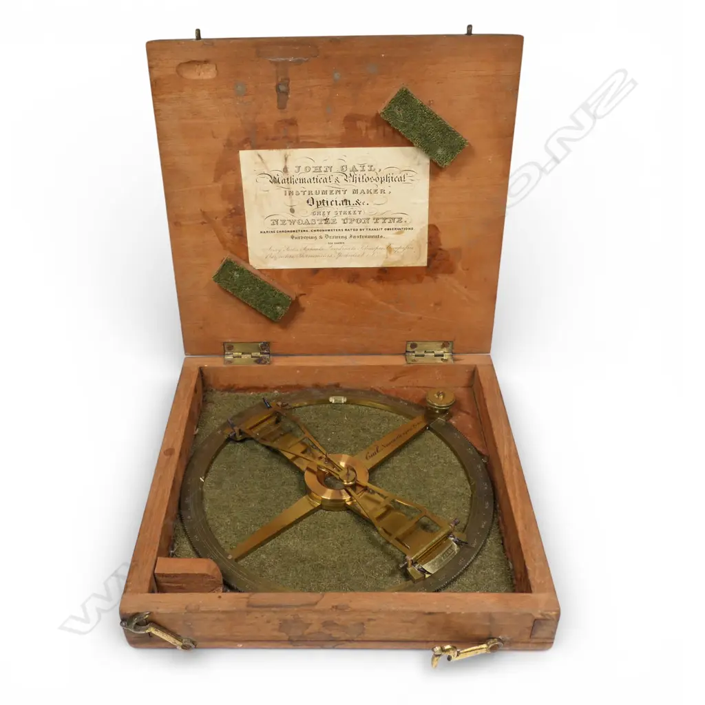 A Victorian brass folding arm vernier protractor, Image 1++