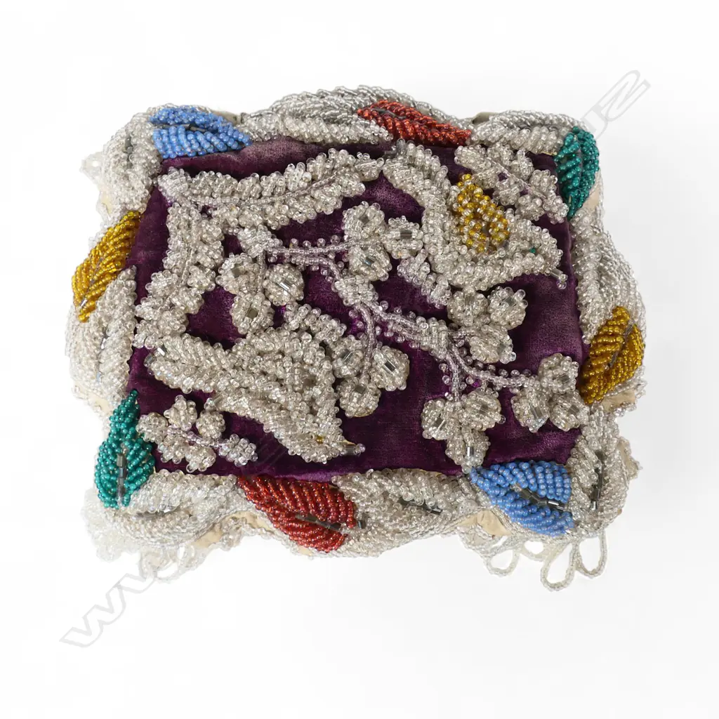 A 19thC Iroquois handmade beaded whimsy pin cushion, Image 1++
