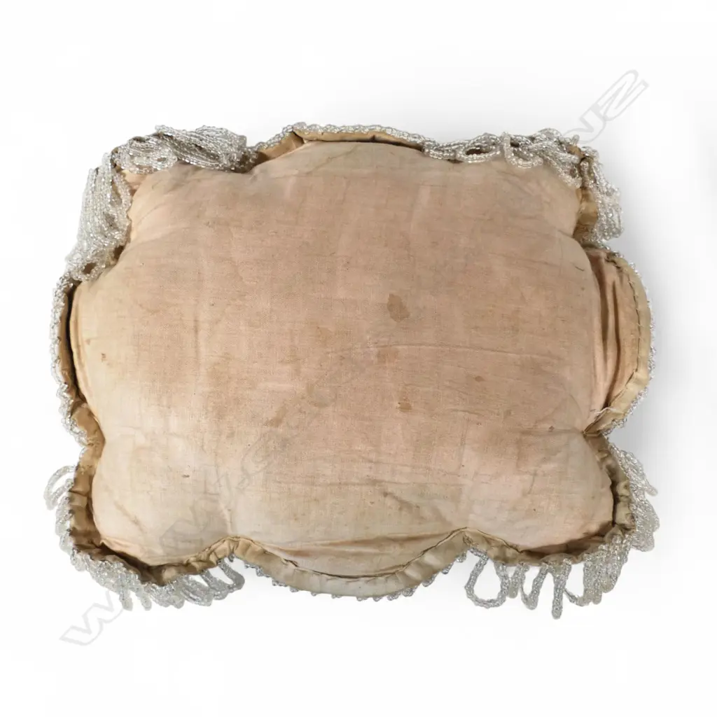 A 19thC Iroquois handmade beaded whimsy pin cushion, Image 1++