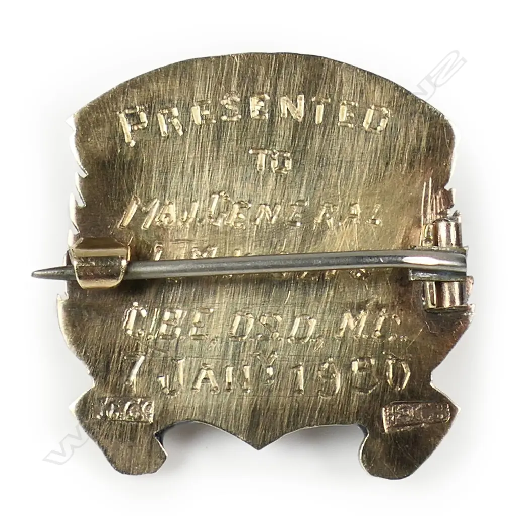 A possibly unique 9ct gold Life Member badge for the 2 NZEF 1st Echelon Association, Image 1++