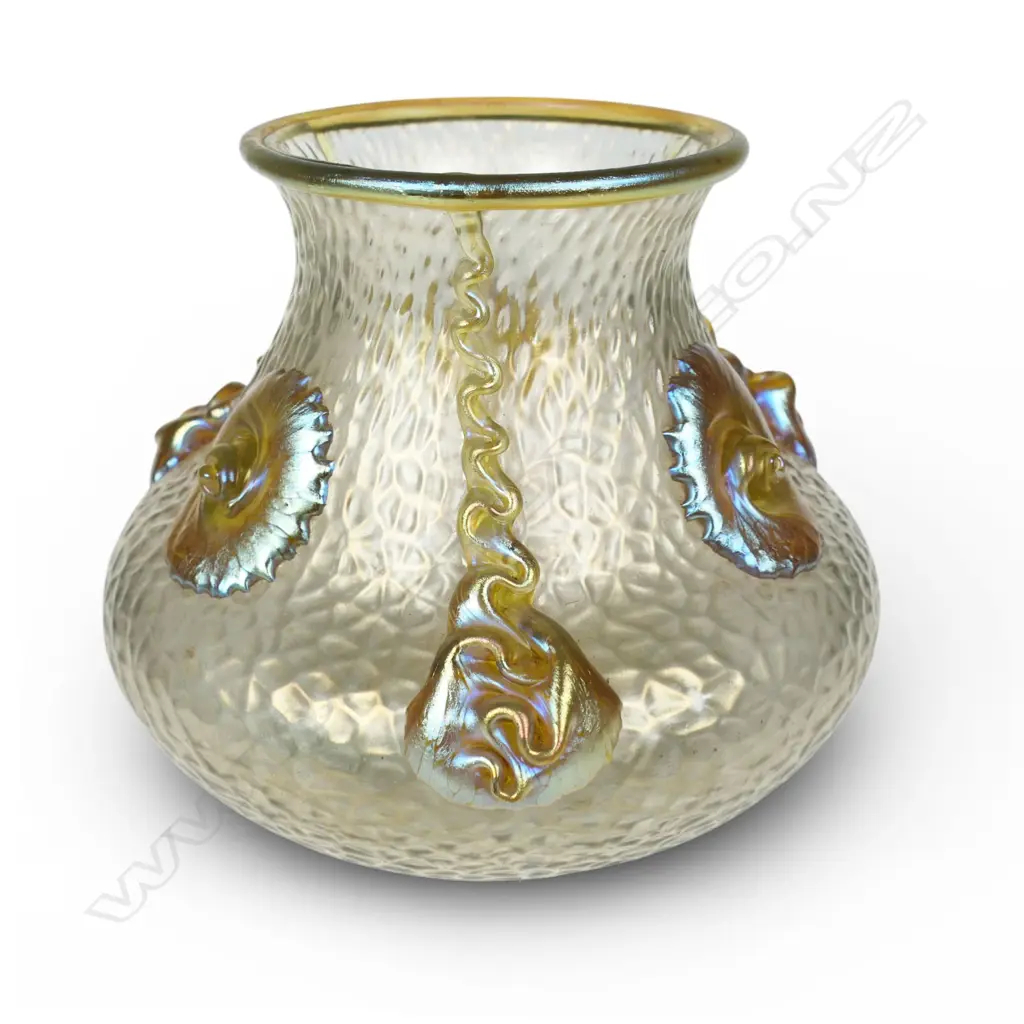 An early 20thC Loetz 'Nautilus' Iridescent Art Nouveau glass vase, Image 1++