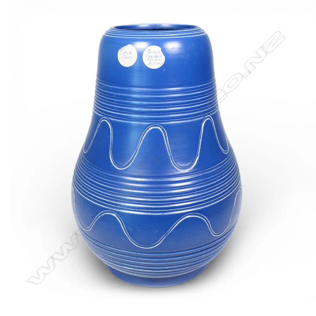 A tall Susie Cooper studio vase, Image 1++