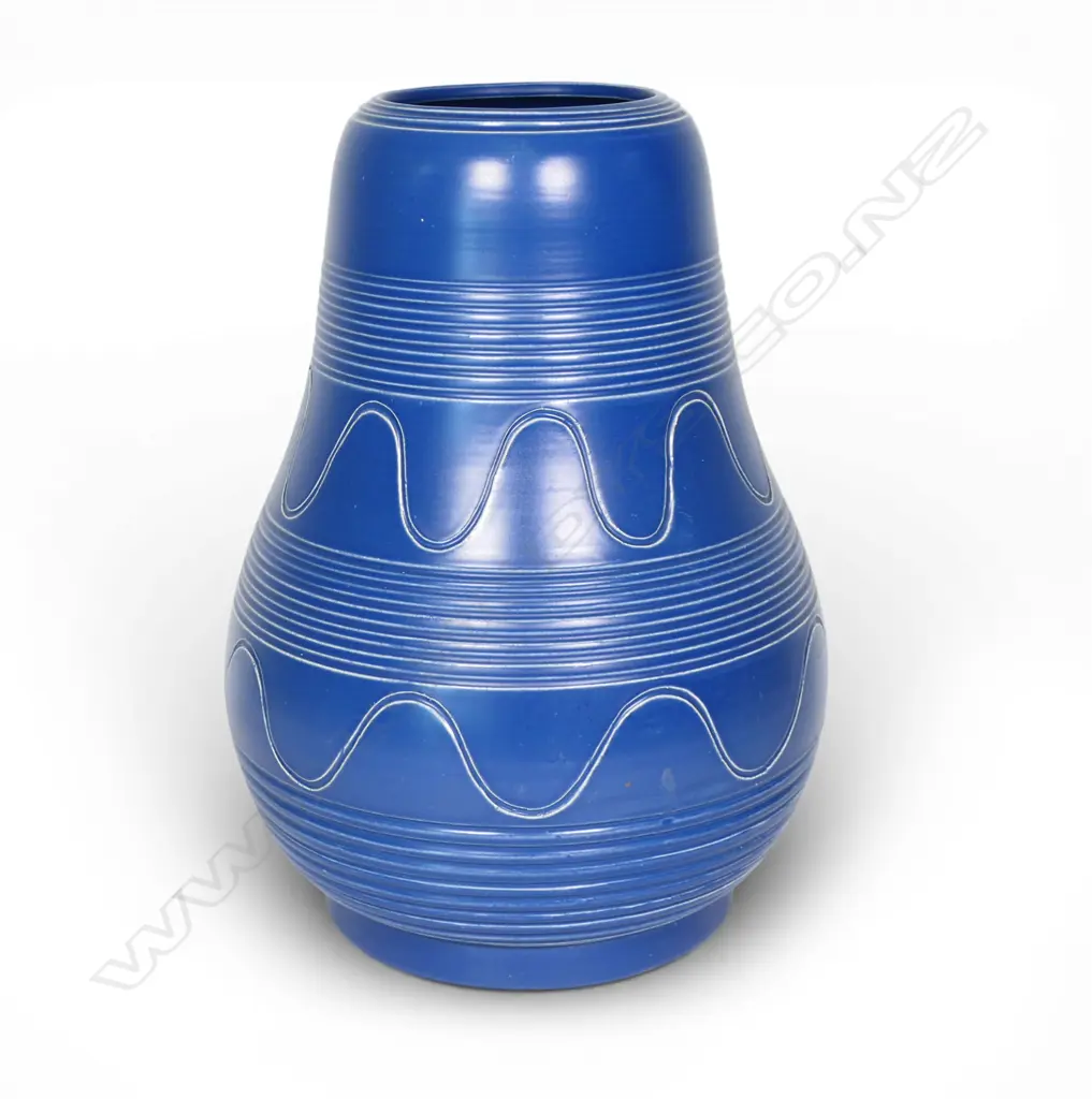 A tall Susie Cooper studio vase, Image 1++