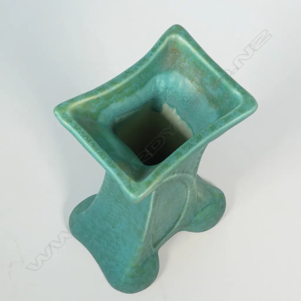 A Bretby Art Nouveau studio vase, Image 1++