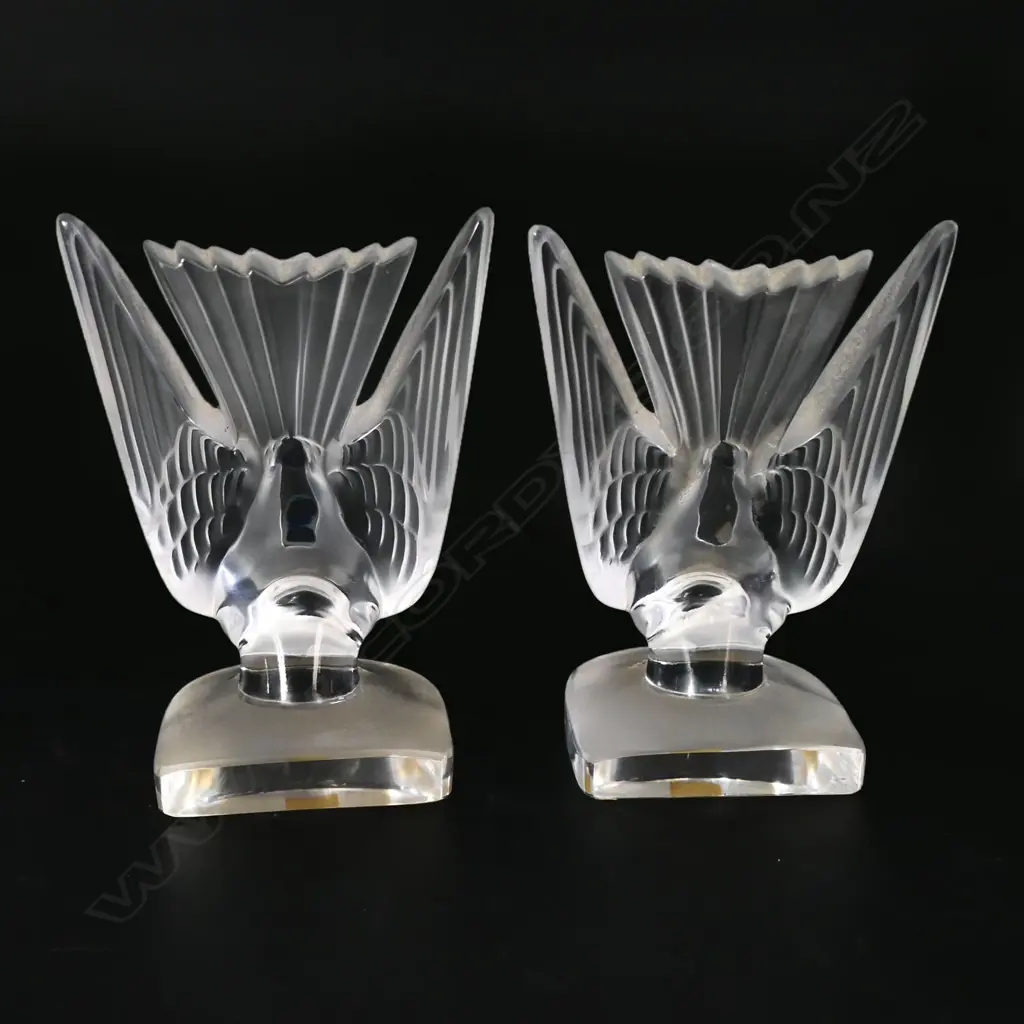 A pair of Lalique Hirondelle swallow bookends, Image 1++