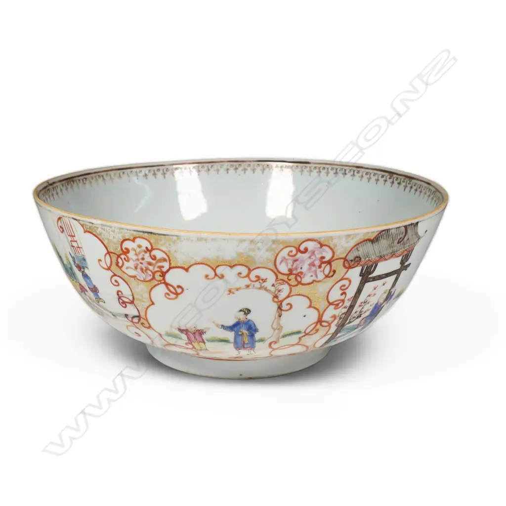A late 18thC early 19thC porcelain famille rose punch bowl, Image 1++