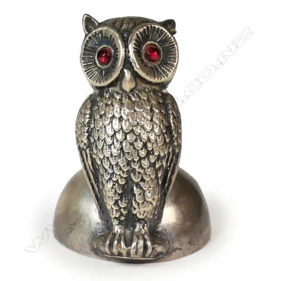 An Edwardian silver novelty owl name card holder,