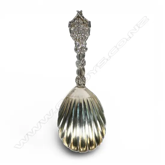 A Victorian silver tea caddy spoon,