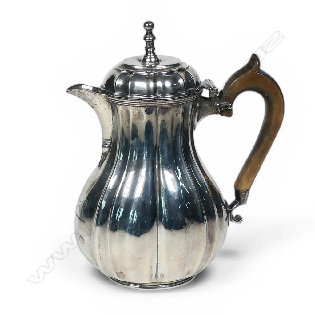 A Victorian silver hot chocolate pot, Image 1++