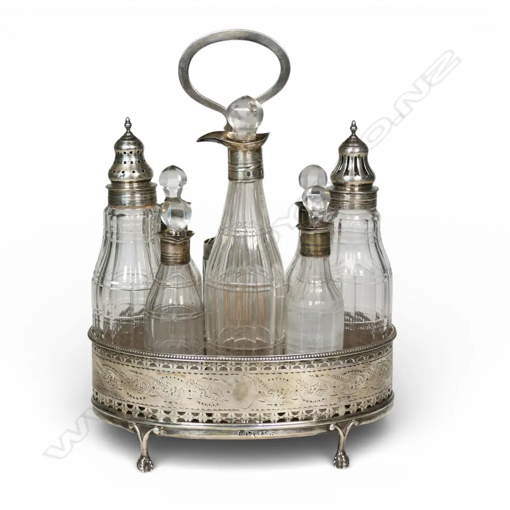 A George III sterling silver cruet set, Image 1++