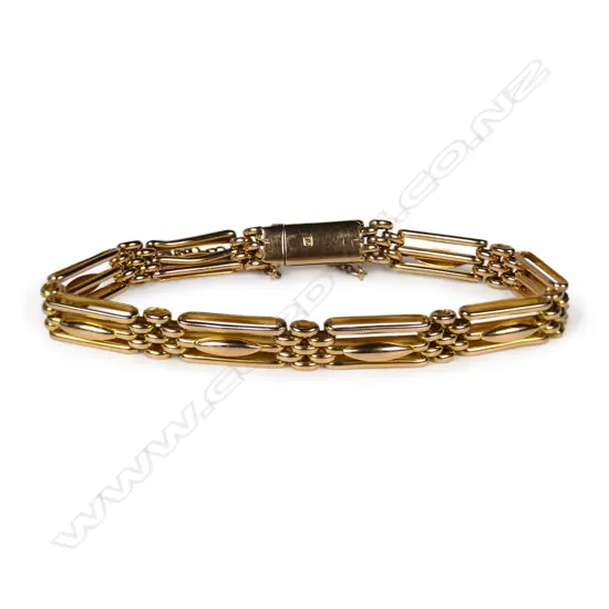 A quality vintage 15ct gilded rose gold solid gate link bracelet,