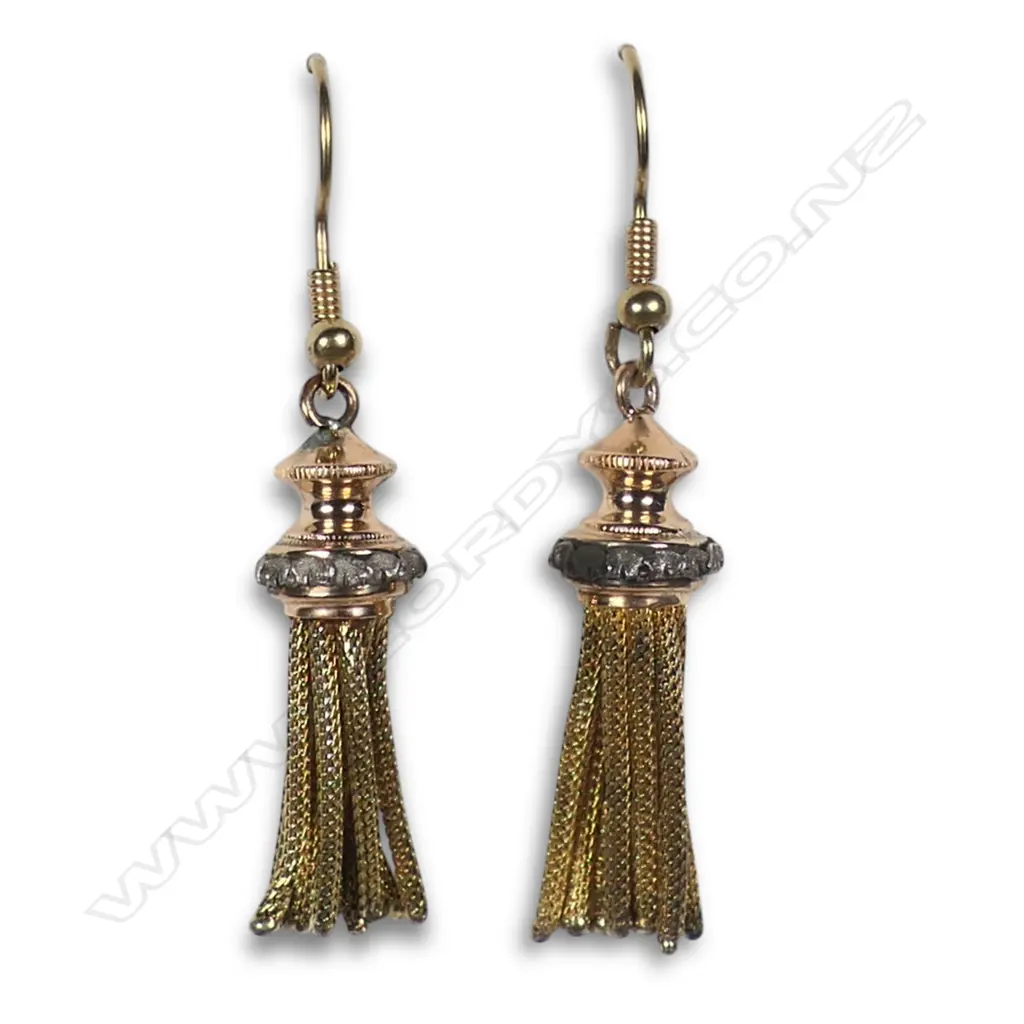 A pair of 15ct gold tassel earrings, Image 1++