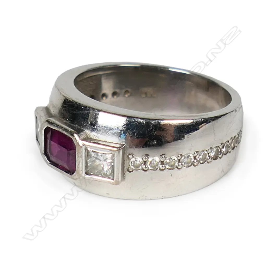 A contemporary 18ct white gold ruby and diamond ring, Image 1++