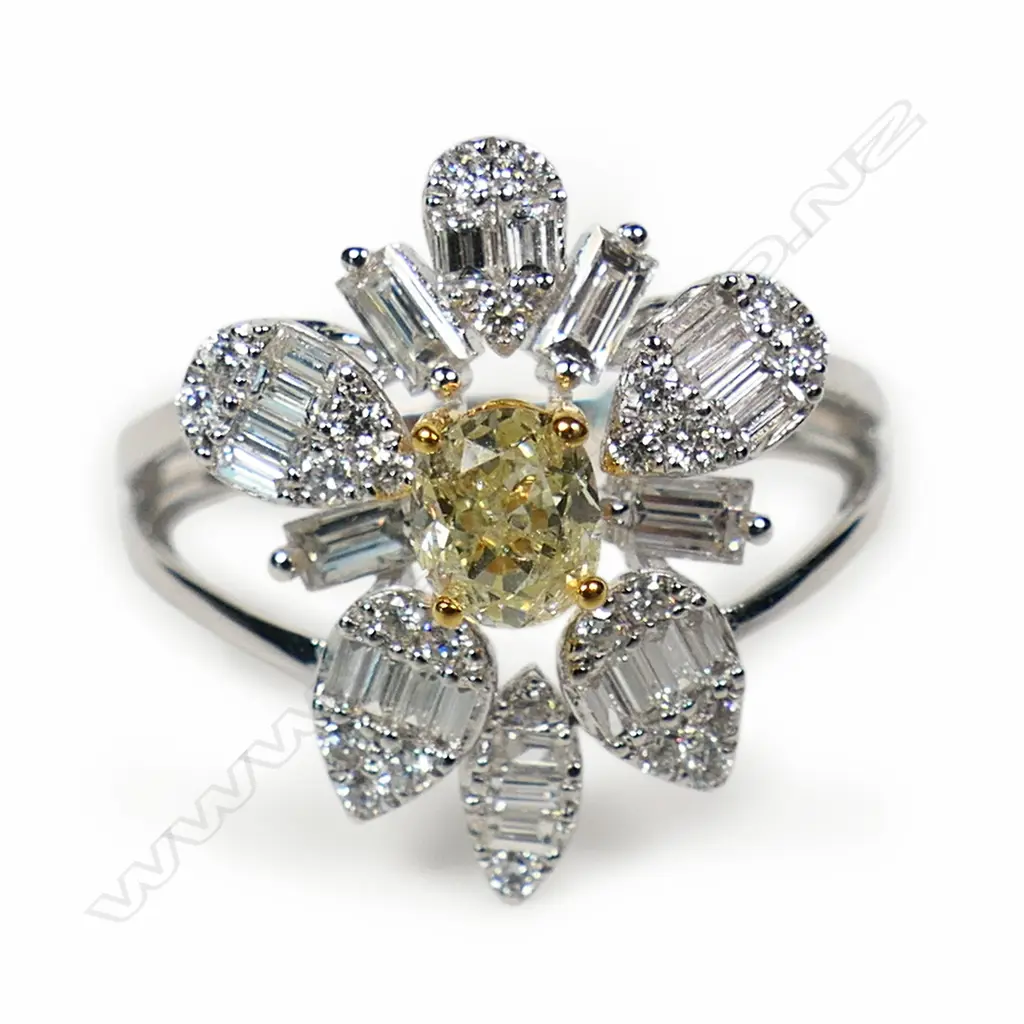 A contemporary 18ct white gold yellow and white gold cluster ring, Image 1++