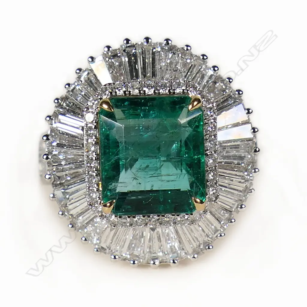 18ct white gold large emerald and diamond ballerina cocktail ring, Image 1++