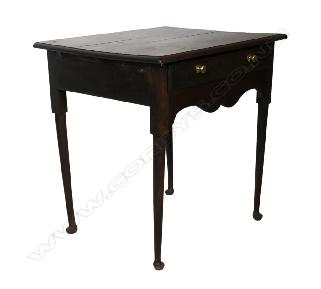 A George III country oak lowboy, Image 1++