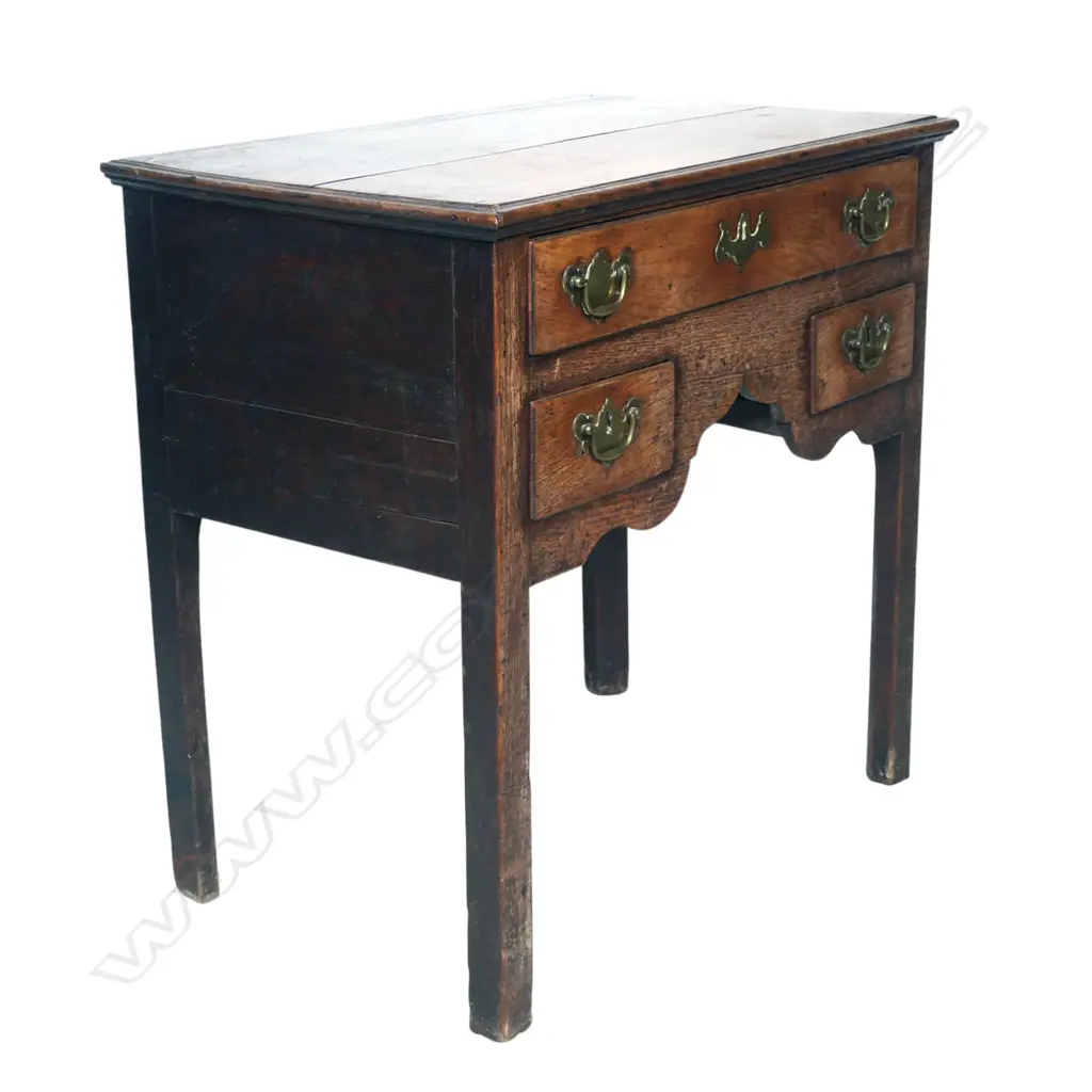 A George III oak lowboy, Image 1++