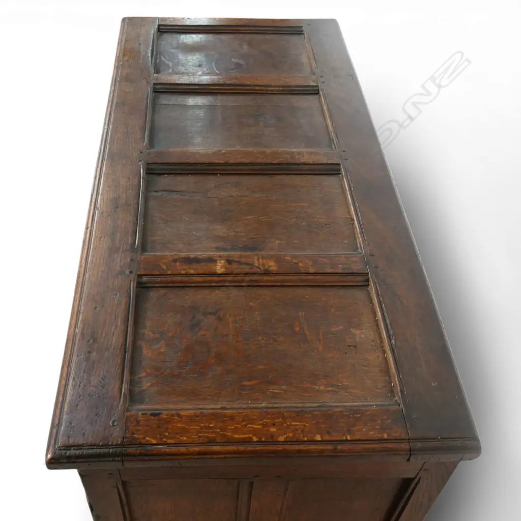 A George III oak coffer, Image 1++