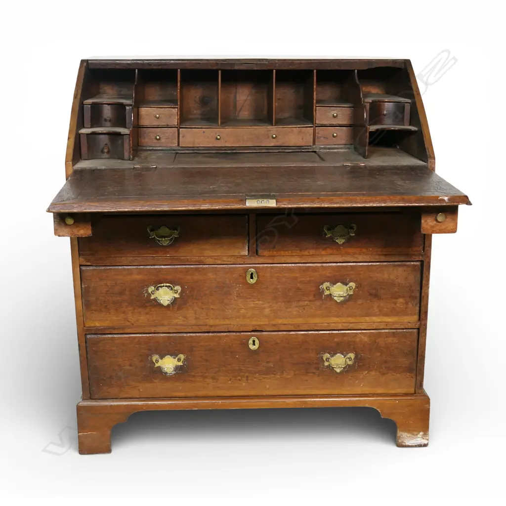 An early George III oak fall front bureau, Image 1++