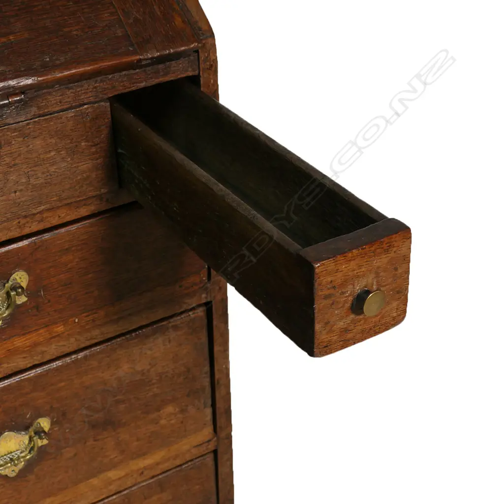 An early George III oak fall front bureau, Image 1++