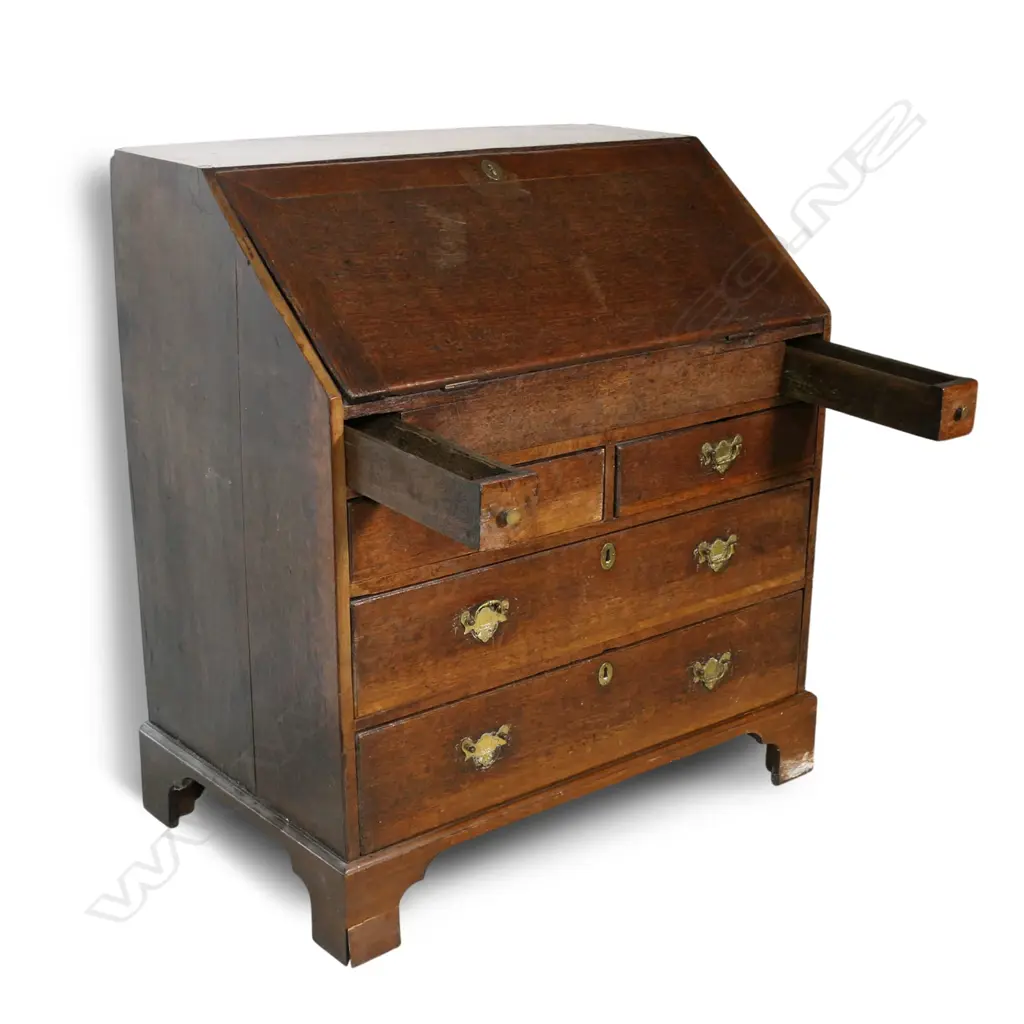 An early George III oak fall front bureau, Image 1++