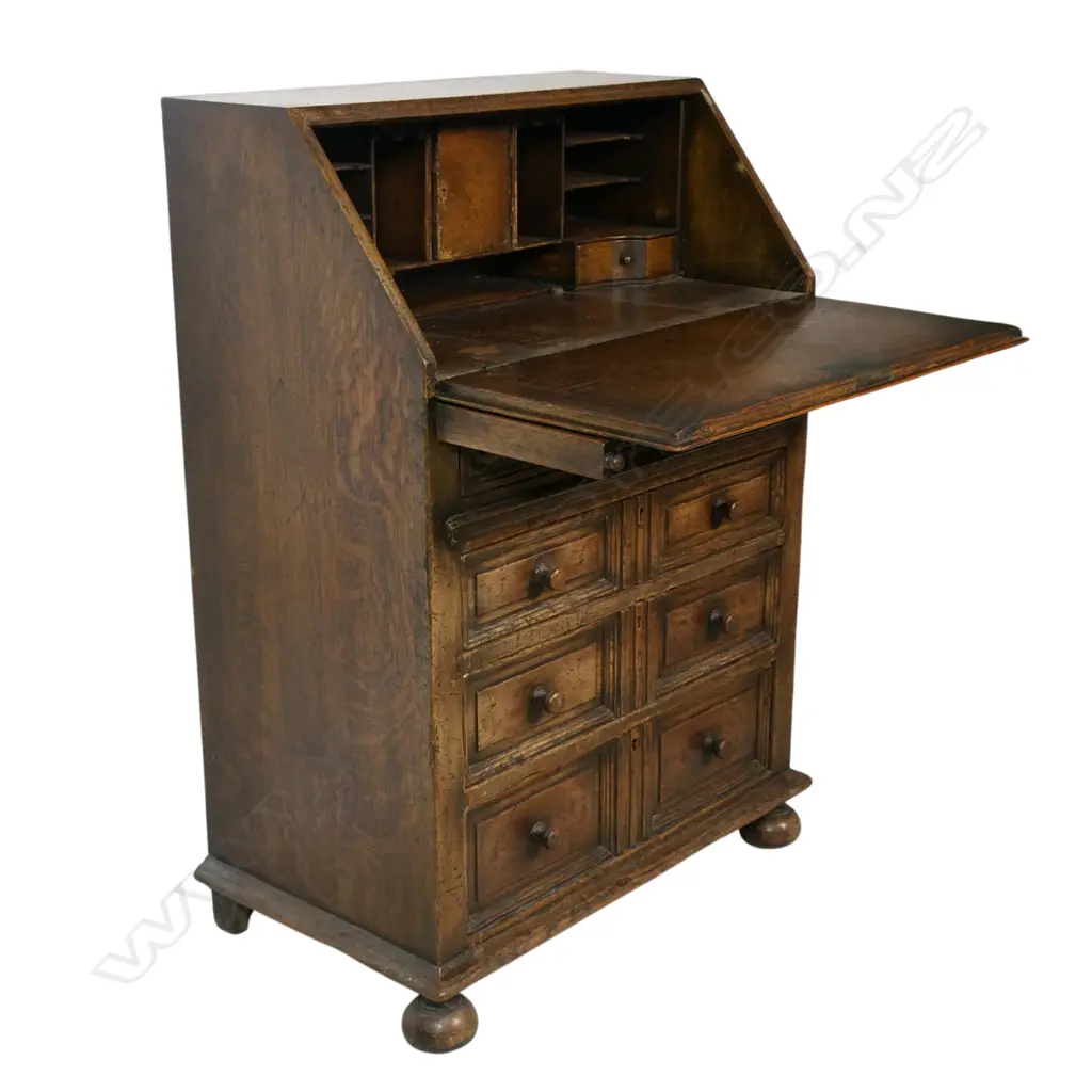 A George III small oak fall front bureau, Image 1++