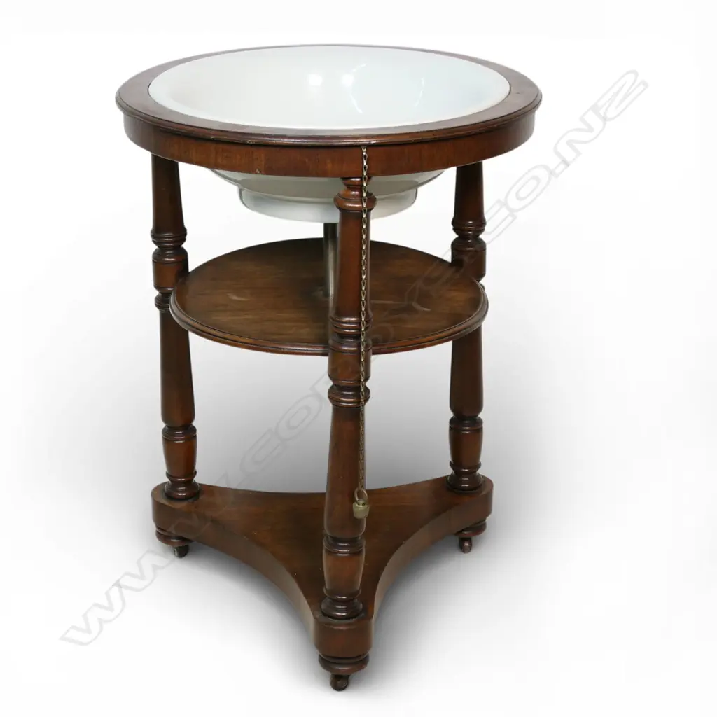 An early 19thC mahogany circular wash stand, Image 1++