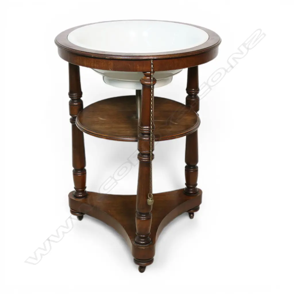 An early 19thC mahogany circular wash stand, Image 1++