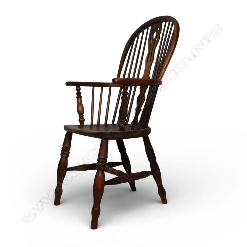 A George III Windsor elm and beech armchair, Image 1++