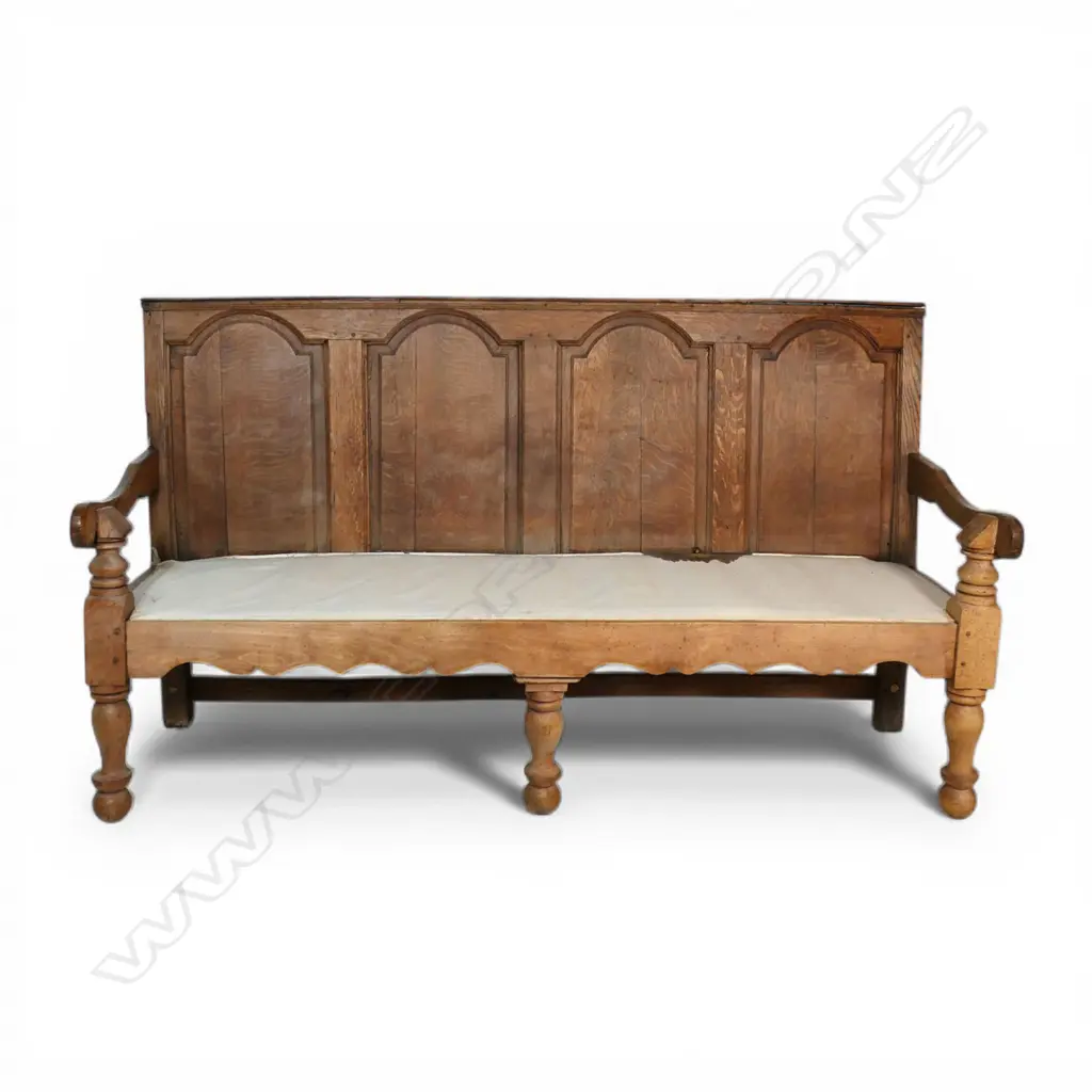 A George III oak settle, Image 1++