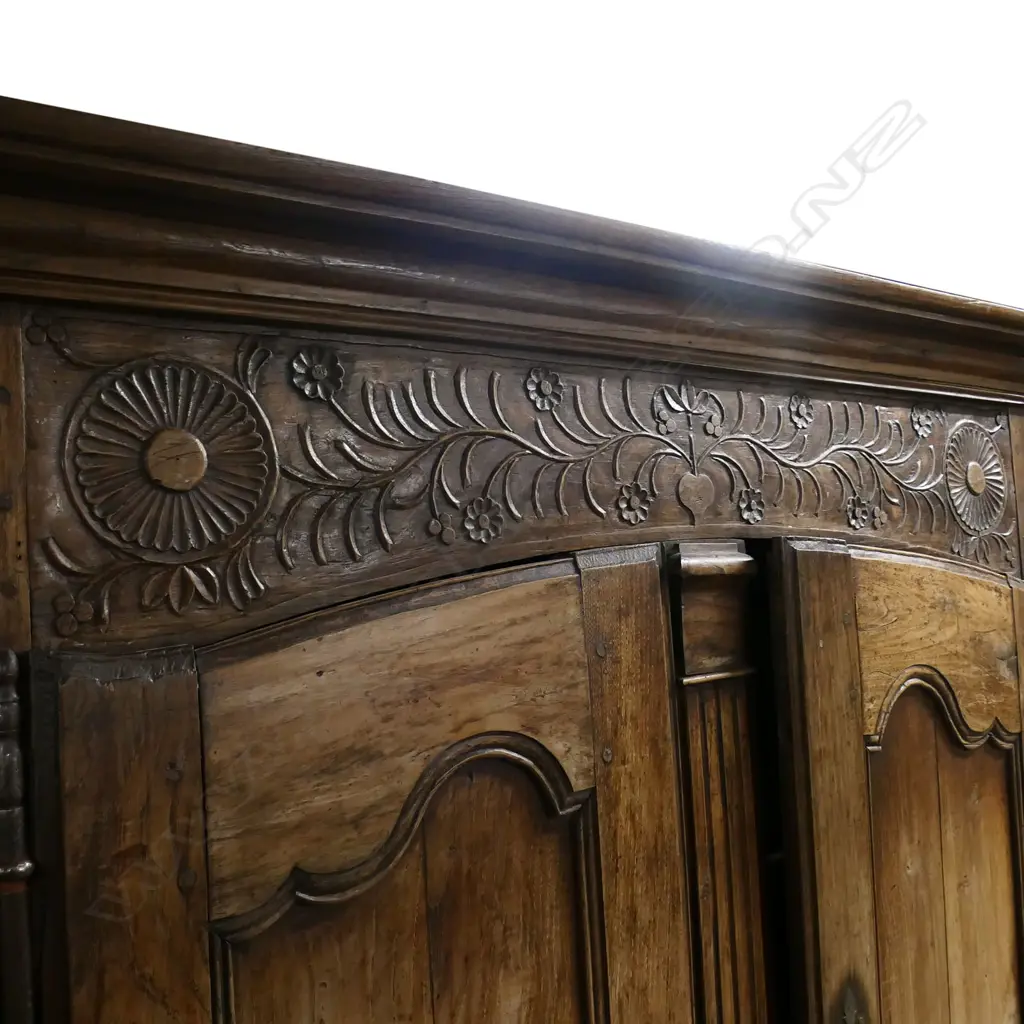 An early 19thC French walnut armoire, Image 1++