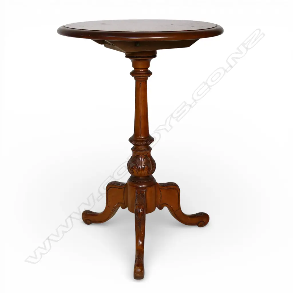 A good NZ colonial kauri tilt top wine table, Image 1++
