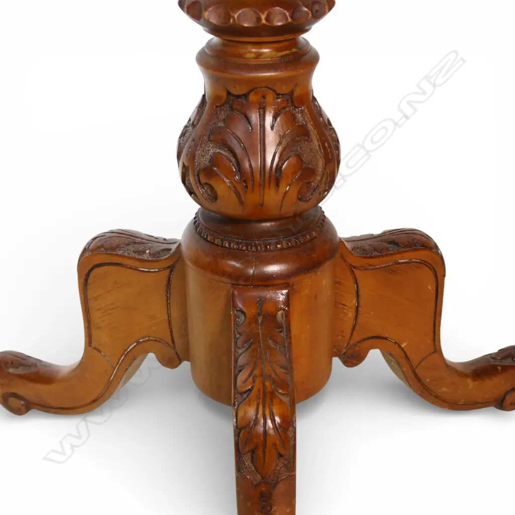 A good NZ colonial kauri tilt top wine table, Image 1++