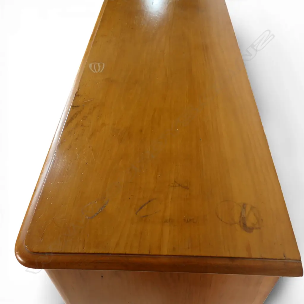 A New Zealand colonial kauri scotch chest, Image 1++