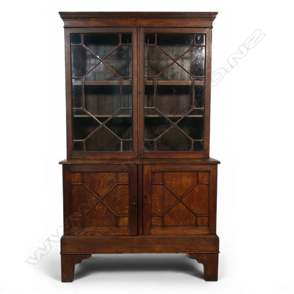 George III small proportion bookcase cabinet, Image 1++