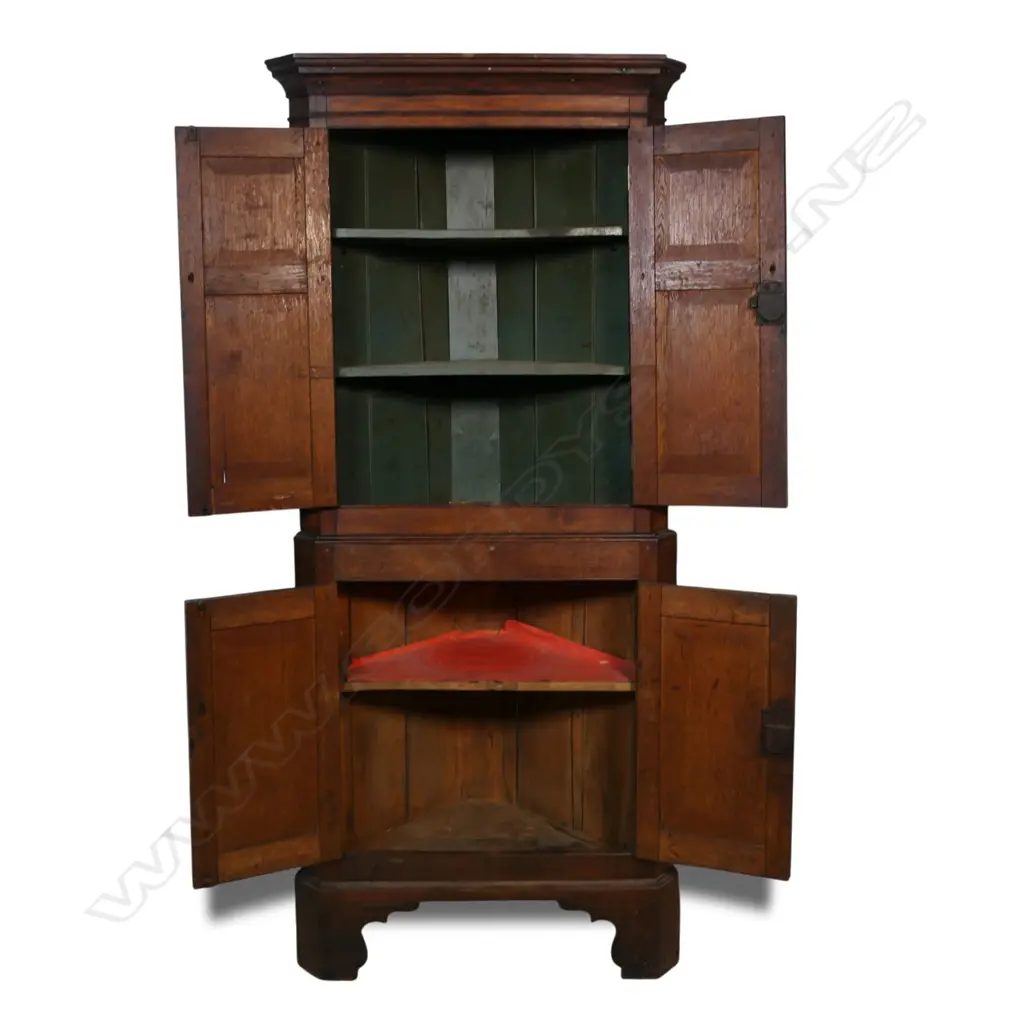 A George III oak standing two section corner cabinet, Image 1++