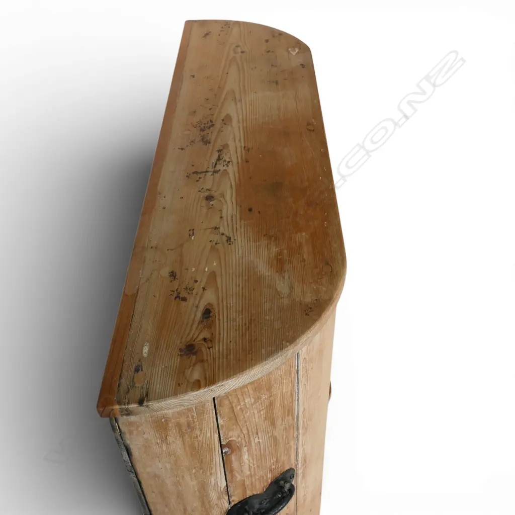 A Victorian country pine side cabinet, Image 1++