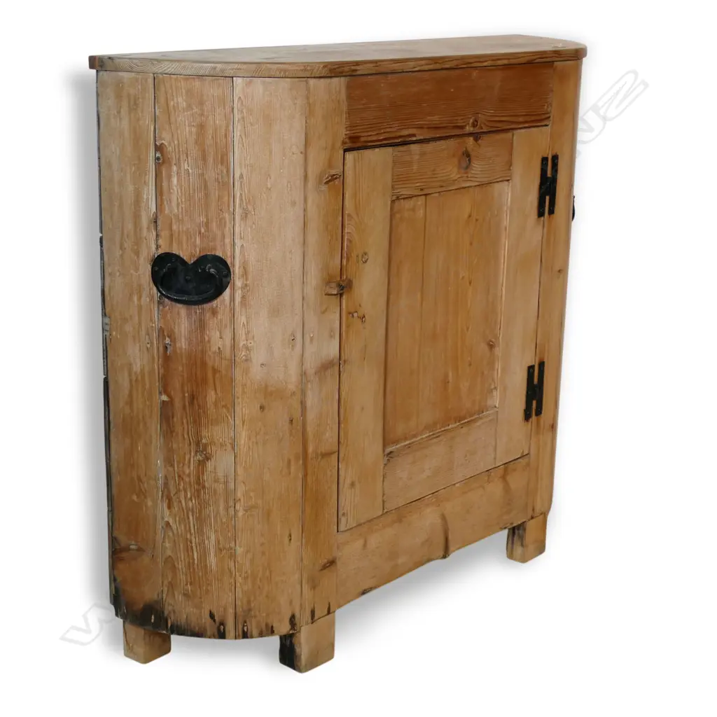 A Victorian country pine side cabinet, Image 1++