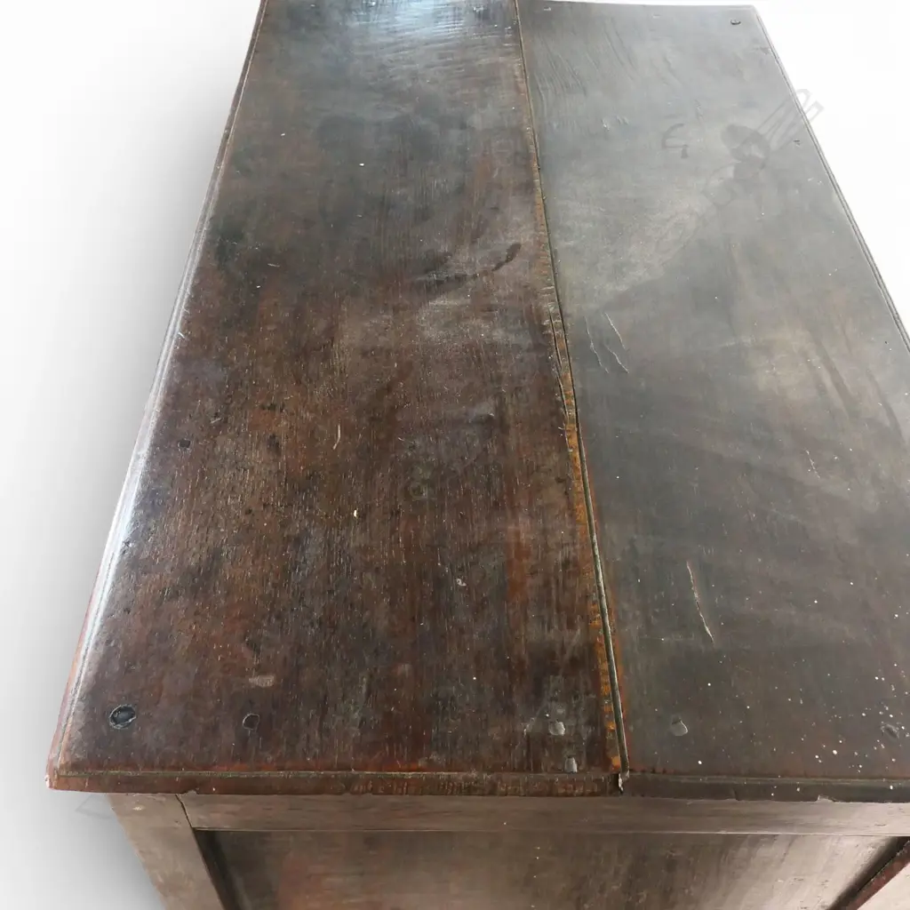 A George III or earlier chest on stand, Image 1++