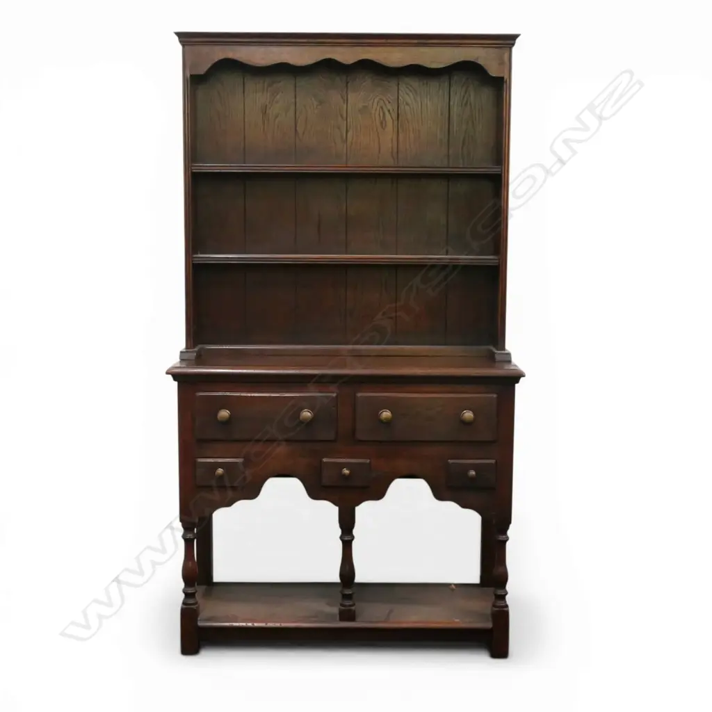 An early to mid 20thC small proportion kitchen dresser, Image 1++