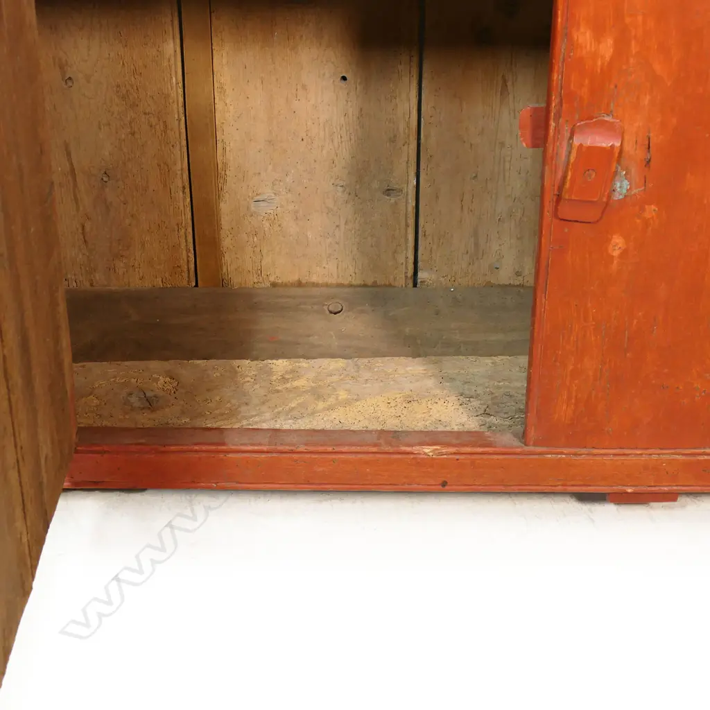 A Victorian country pine dresser, Image 1++