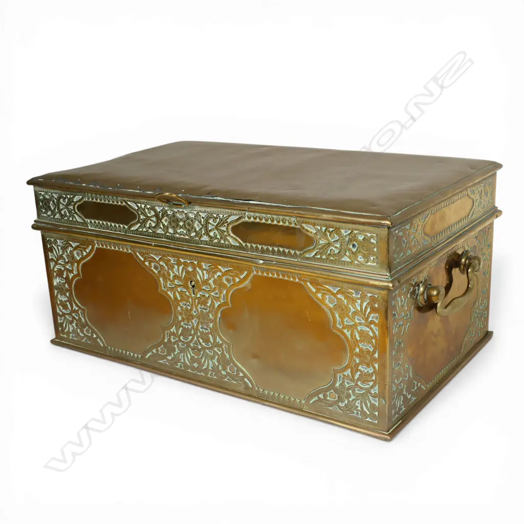 A Victorian fancy brass hinged lid box, Image 1++