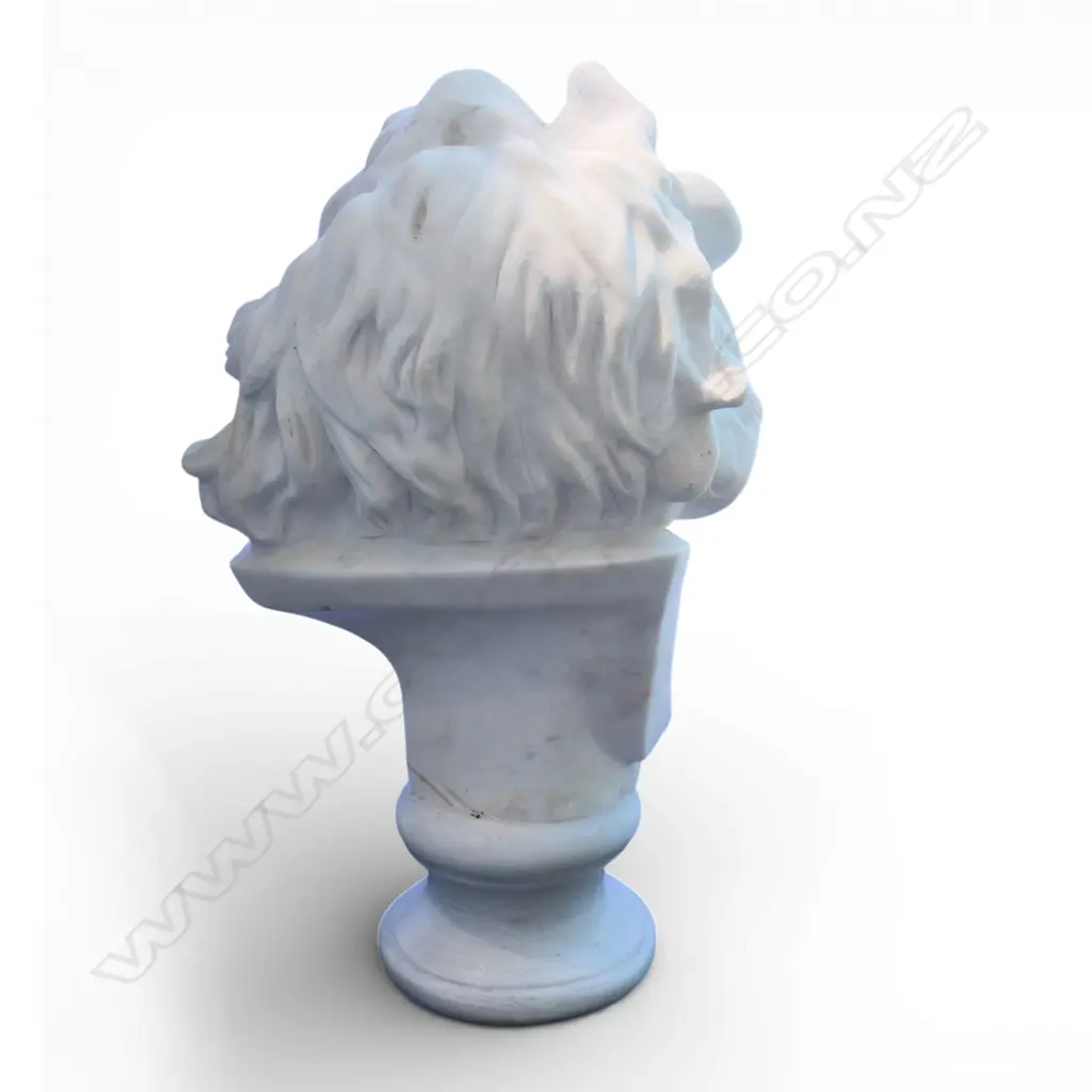 A large 20thC white marble bust of The Old Gallic Warrior, Image 1++