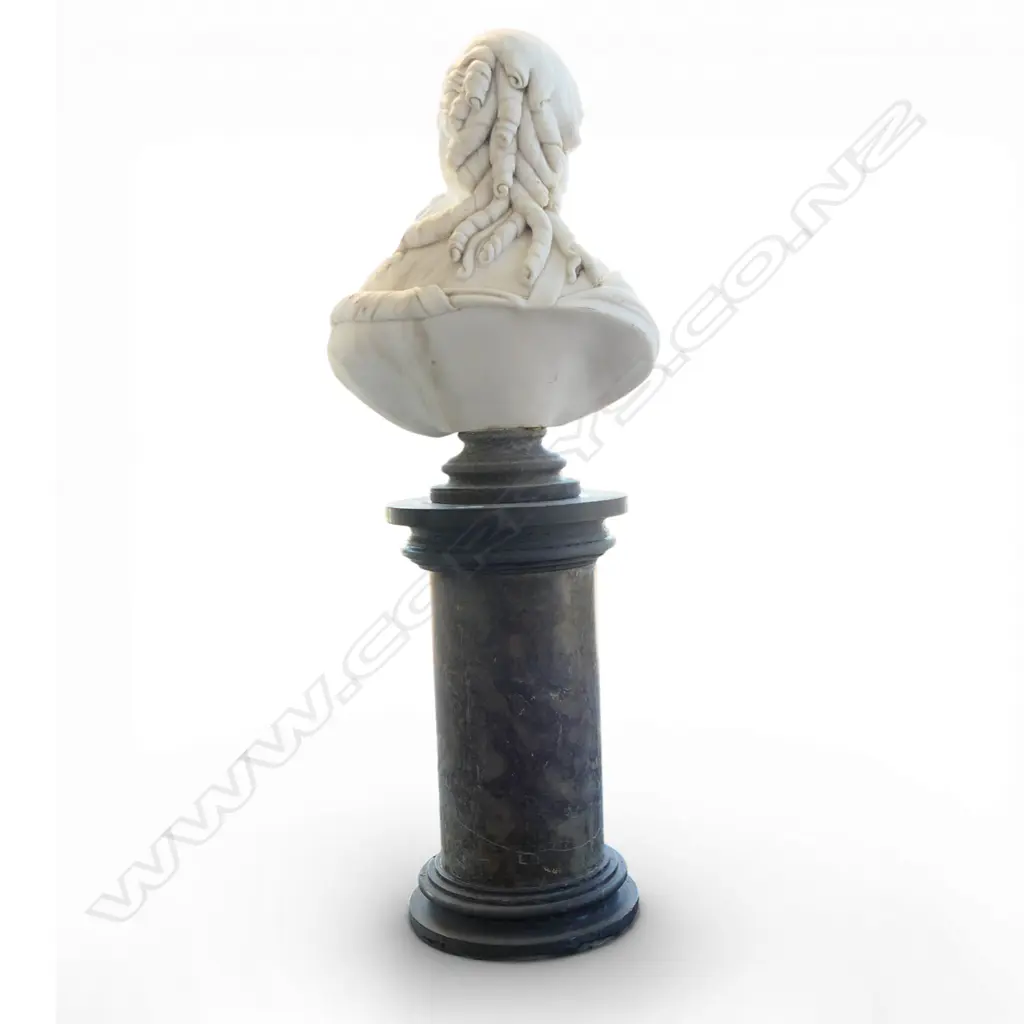 A large white marble bust of Madame du Barry, Image 1++