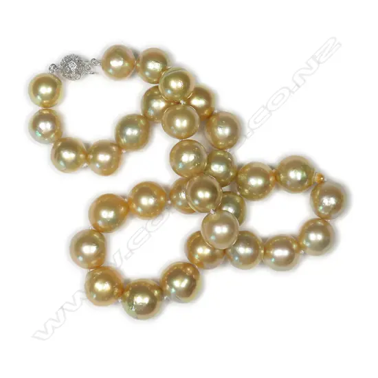 A golden pearl necklace