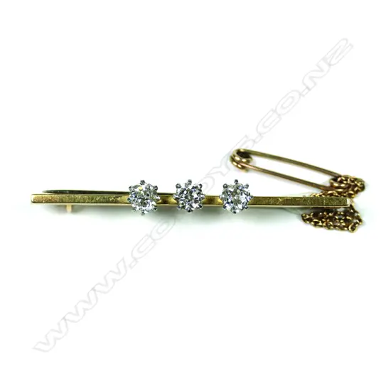 An 18ct gold and diamond bar brooch
