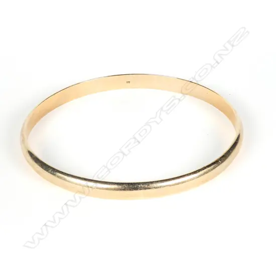 A 9ct yellow gold solid bangle
